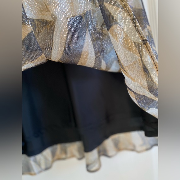 Banana Republic women’s Silk and metallic A-line Tan Skirt size 4 - Picture 3 of 5